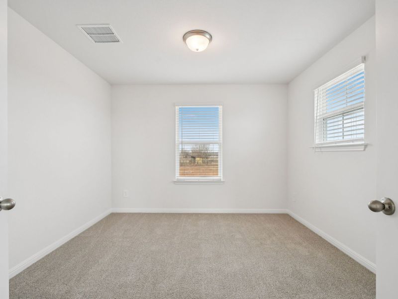 Spacious, unfurnished interior of a new home in Riverbend at Double Eagle - Reserve Collection, Cedar Creek (Image 12).
