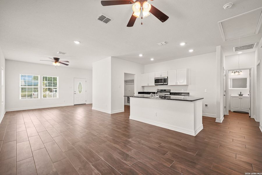 Spacious, unfurnished interior of a new home in , San Antonio (Image 25).