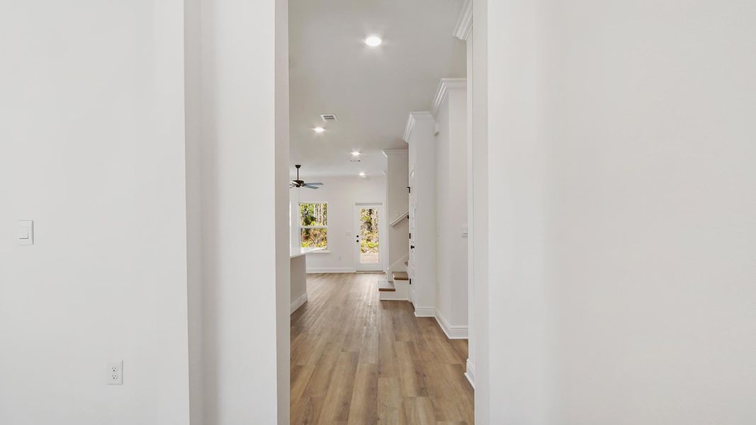 Spacious, unfurnished interior of a new home in Colonial East, Panama City Beach (Image 15). Spacious, unfurnished interior of a new home in Colonial East, Panama City Beach (Image 15).
