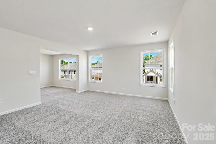 Spacious, unfurnished interior of a new home in Sylvan Creek, Denver (Image 25).