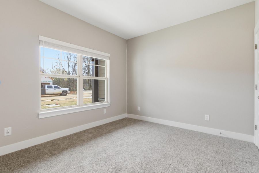 Spacious, unfurnished interior of a new home in Veterans Cove, Murfreesboro (Image 30).