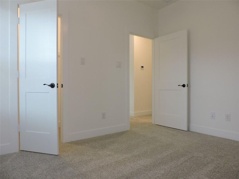 Spacious, unfurnished interior of a new home in Evergreen, Conroe (Image 37).