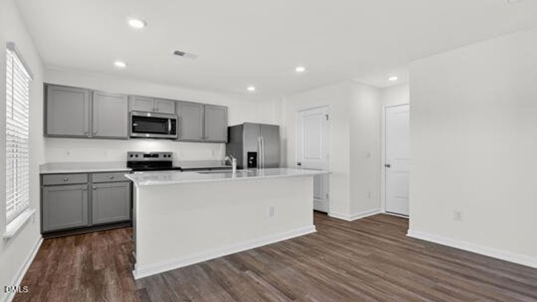 Lawson Glen_Belhaven B_16_Gray_SPEC-024 Lawson Glen_Belhaven B_16_Gray_SPEC-024