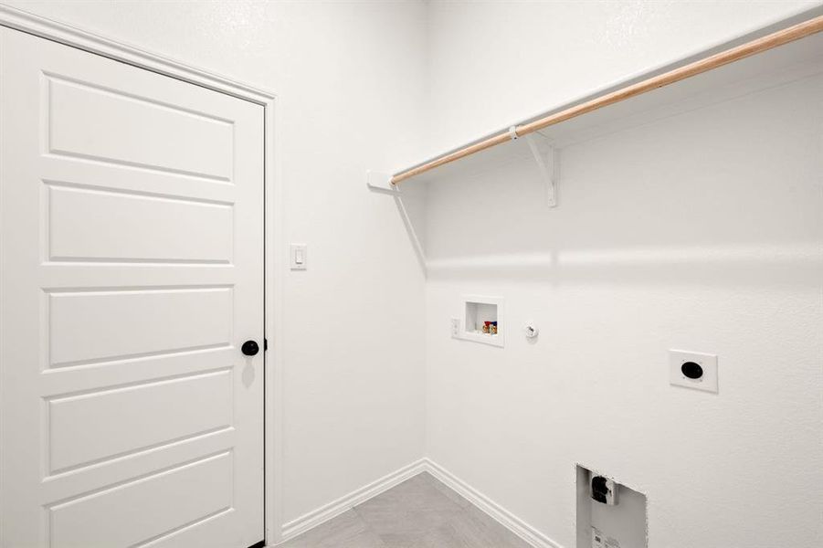 Spacious, unfurnished interior of a new home in Summer Crest, Fort Worth (Image 28).