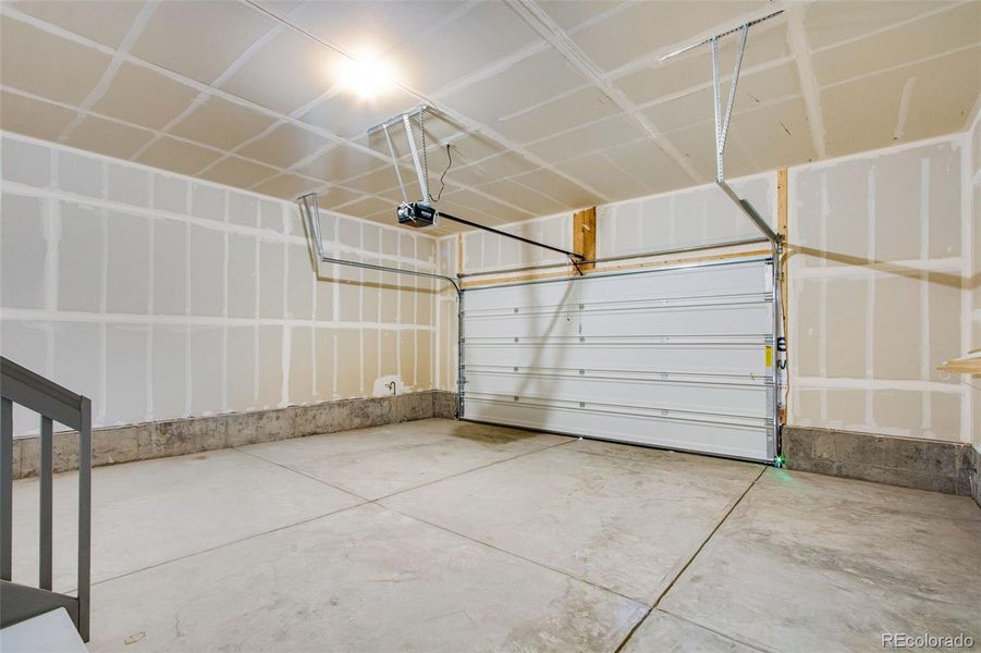 Spacious, unfurnished interior of a new home in Sugar Mill Village, Longmont (Image 19).