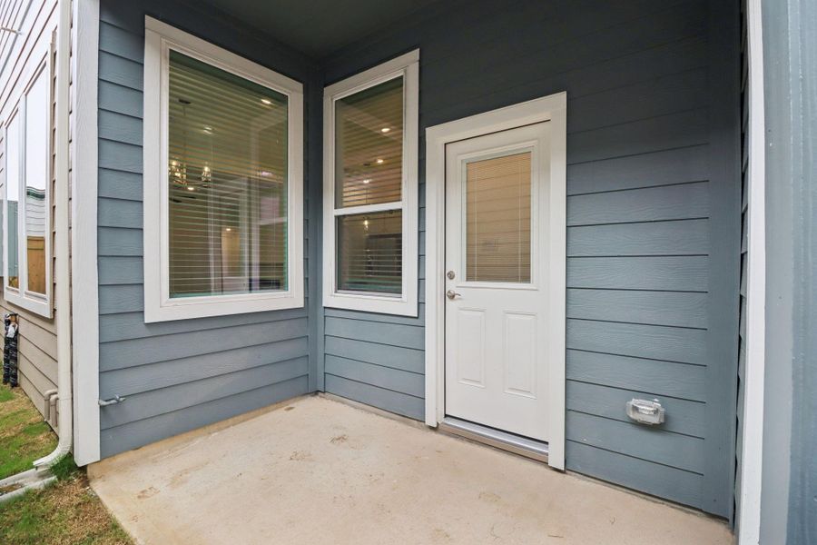 Exterior details and patio area of a home in Kresston 50's, Montgomery (Image 18).