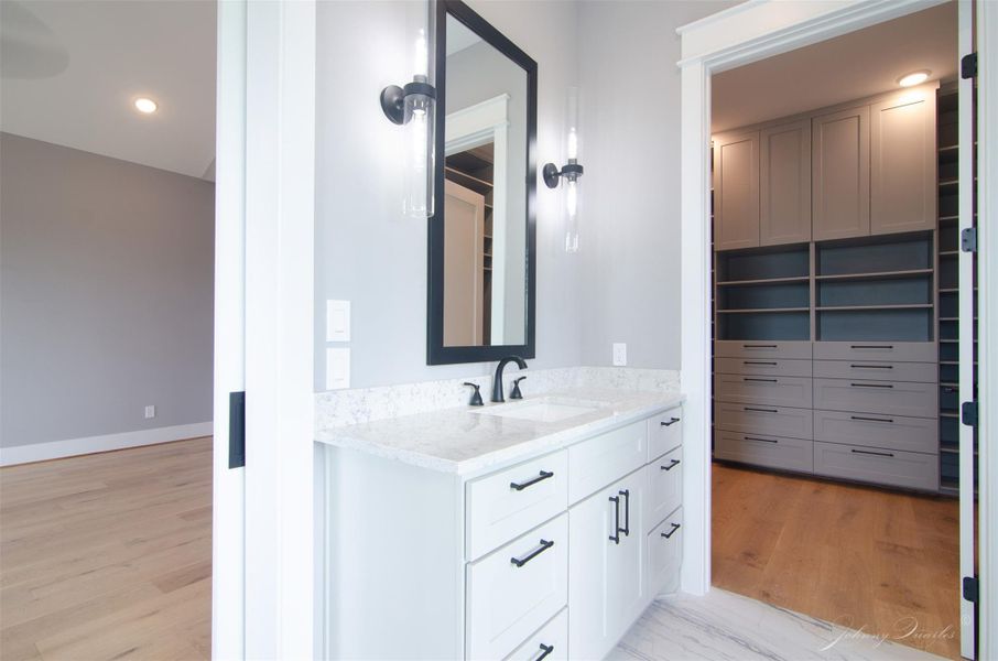 Primary Ensuite with 2 sinks and plenty of counter space Primary Ensuite with 2 sinks and plenty of counter space