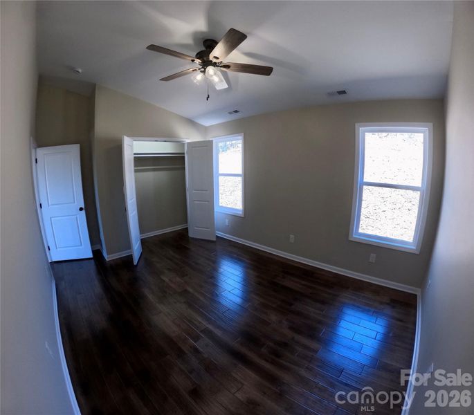 Spacious, unfurnished interior of a new home in , Marion (Image 14).