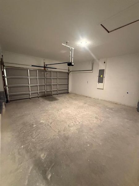 Spacious, unfurnished interior of a new home in , Citrus Springs (Image 13).