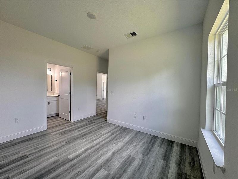 Spacious, unfurnished interior of a new home in , Ocala (Image 21).