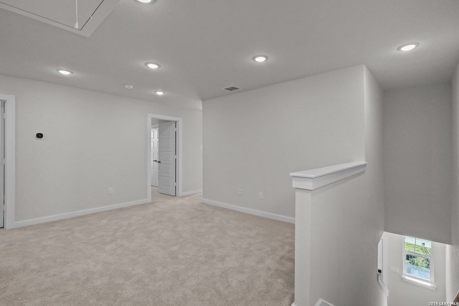 Spacious, unfurnished interior of a new home in Senna, Leon Valley (Image 14).
