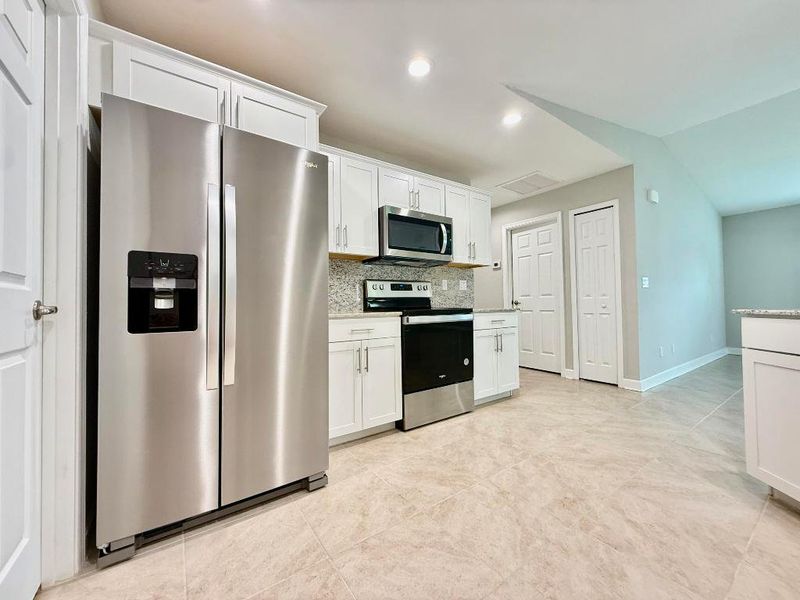 Kitchen Granite Counter Backsplash