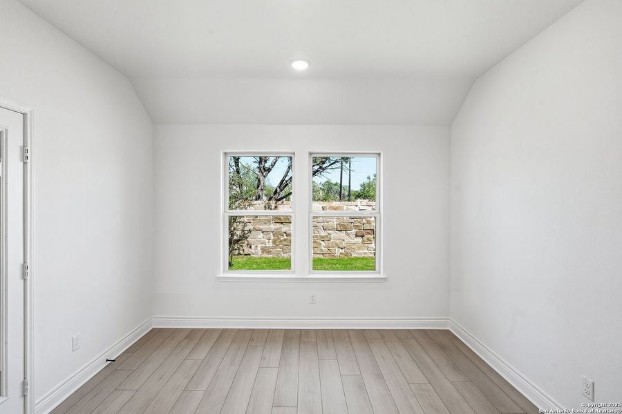 Spacious, unfurnished interior of a new home in Davis Ranch, San Antonio (Image 27). Spacious, unfurnished interior of a new home in Davis Ranch, San Antonio (Image 27).