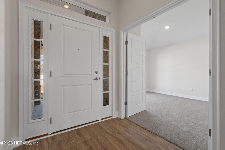 Spacious, unfurnished interior of a new home in Shadow Crest at Rolling Hills, Green Cove Springs (Image 7).