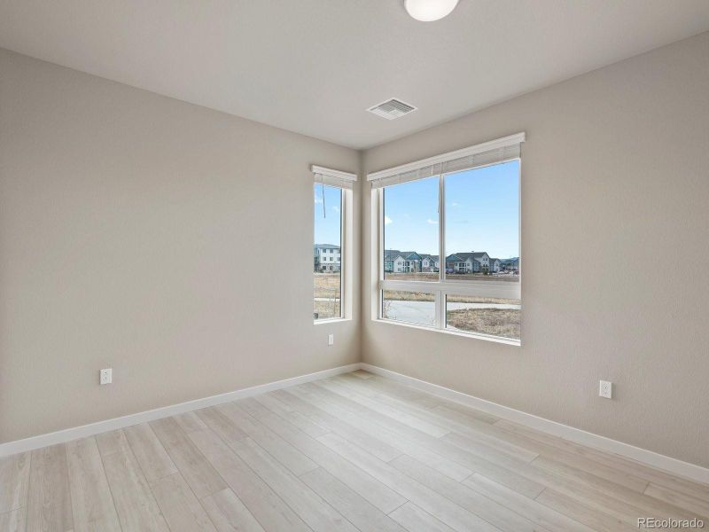 Spacious, unfurnished interior of a new home in Gateway Commons, Denver (Image 27).