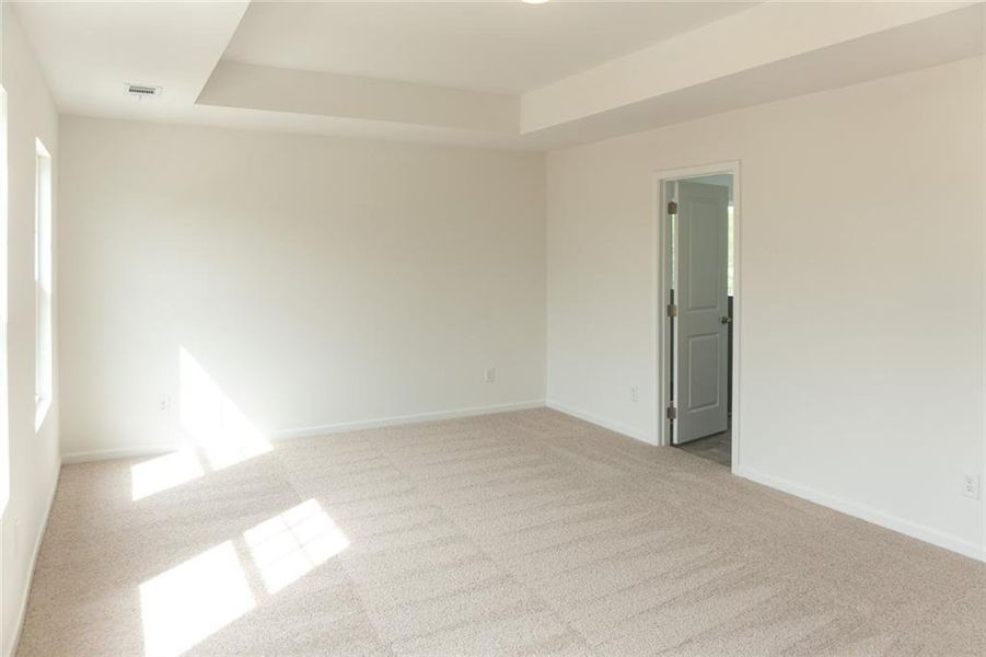 Spacious, unfurnished interior of a new home in , Jefferson (Image 28).
