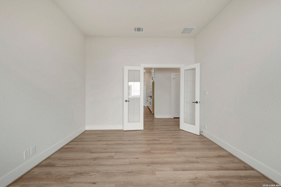 Spacious, unfurnished interior of a new home in Meyer Ranch – Legacy Series, New Braunfels (Image 31).