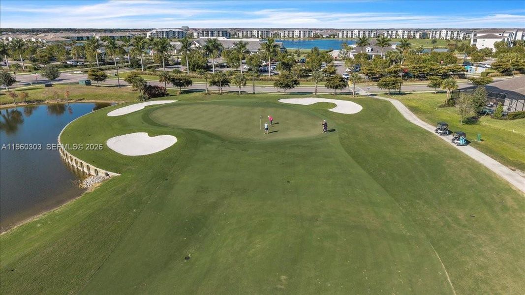 Community amenities in , Naples (Image 36).