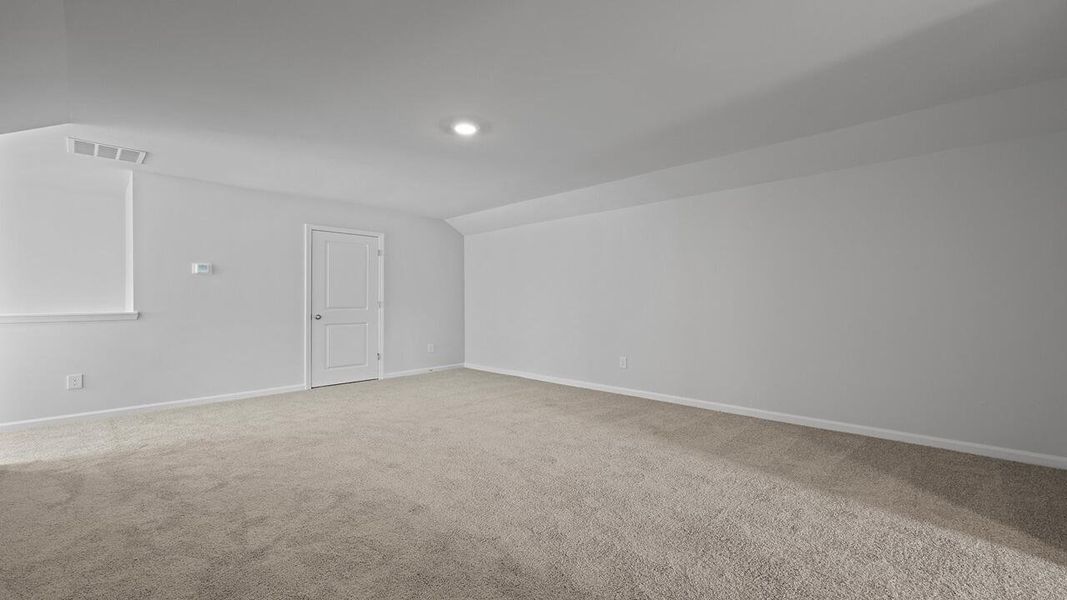 Spacious, unfurnished interior of a new home in Carolina Groves, Moncks Corner (Image 13).