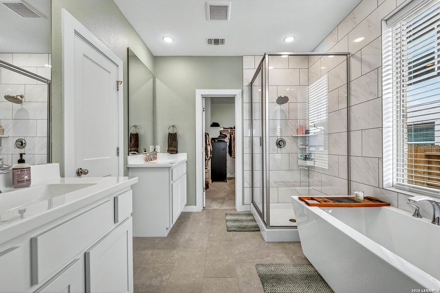 Furnished interior view inside a new home in Meyer Ranch, New Braunfels (Image 9).