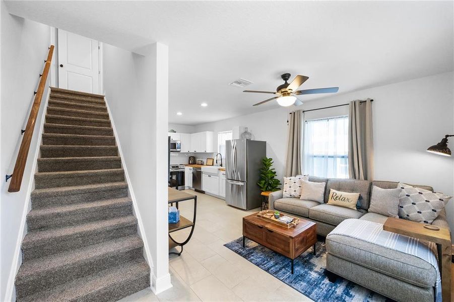 Furnished interior view inside a new home in , Tarpon Springs (Image 44).
