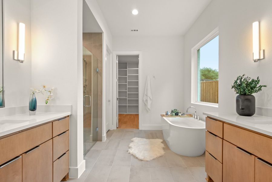 Furnished interior view inside a new home in , Dallas (Image 26).