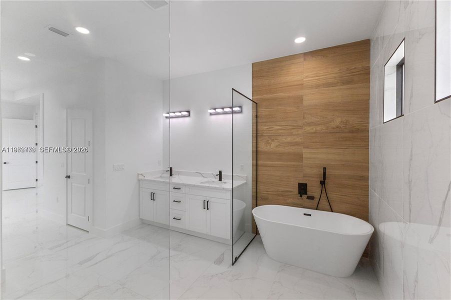 Furnished interior view inside a new home in , Cape Coral (Image 7).