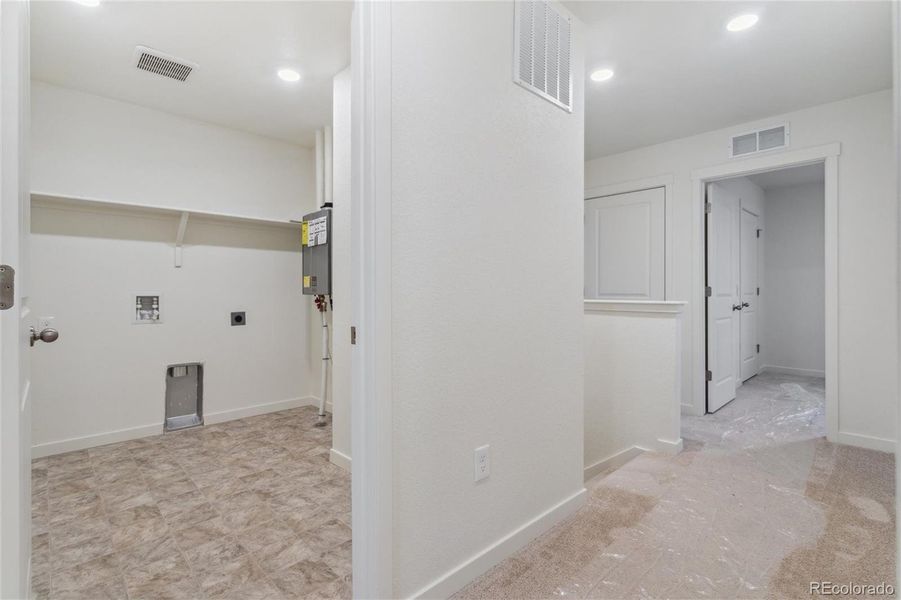 Spacious, unfurnished interior of a new home in The Ridge at Lorson Ranch, Colorado Springs (Image 30).