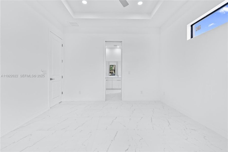 Spacious, unfurnished interior of a new home in , Lehigh Acres (Image 31).