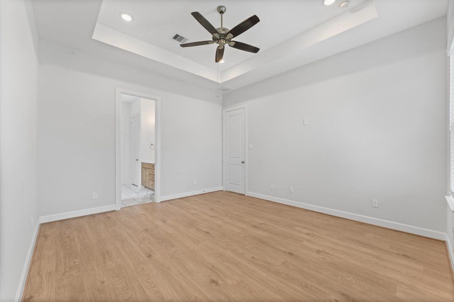 Spacious, unfurnished interior of a new home in , Pearland (Image 16).