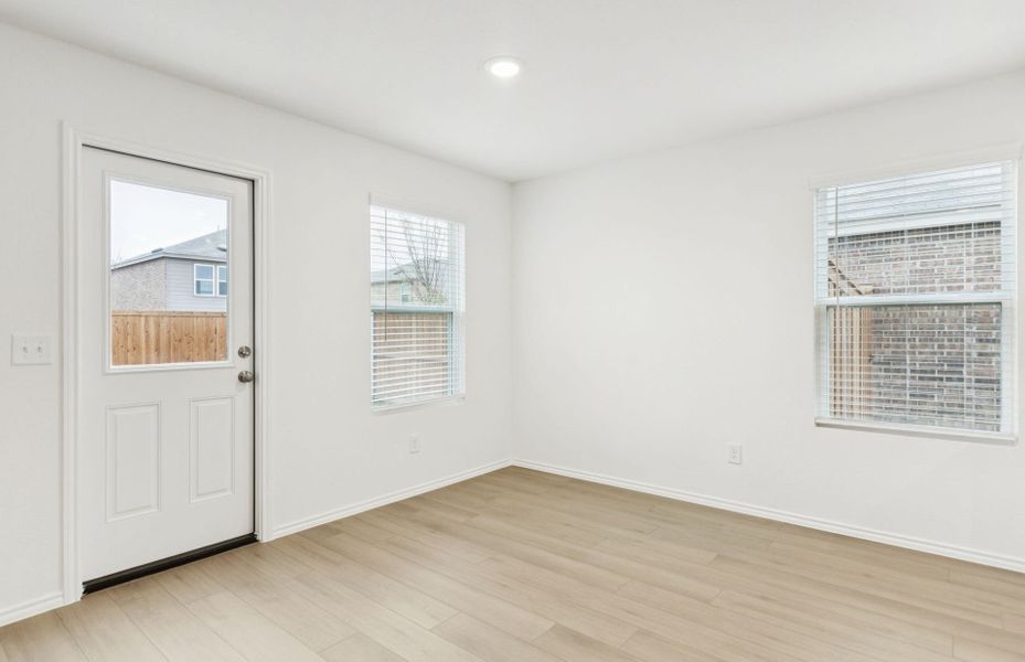 Spacious, unfurnished interior of a new home in Elizabeth Creek, Haslet (Image 12).