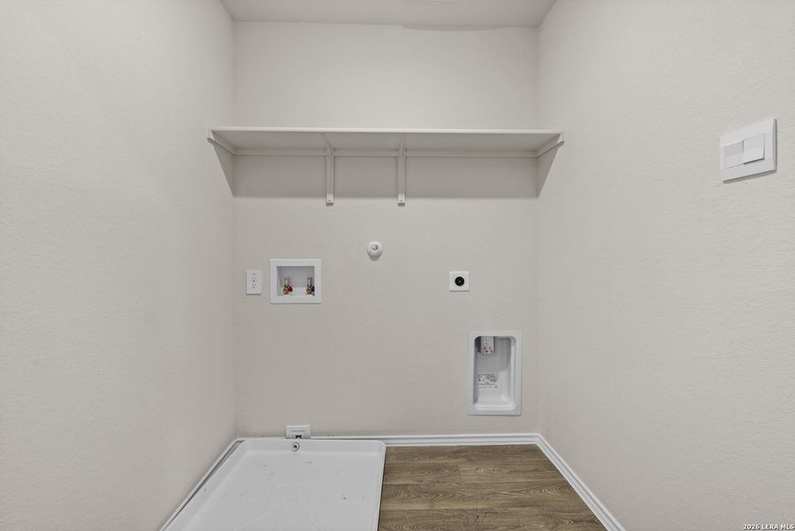 Spacious, unfurnished interior of a new home in Spring Valley, New Braunfels (Image 24).