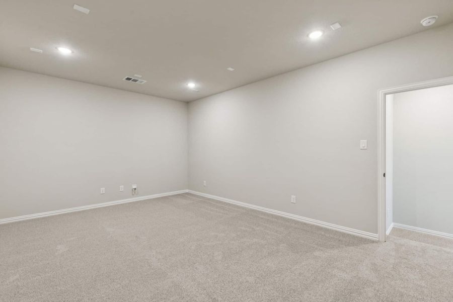Spacious, unfurnished interior of a new home in Las Lomas, Forney (Image 20). Spacious, unfurnished interior of a new home in Las Lomas, Forney (Image 20).