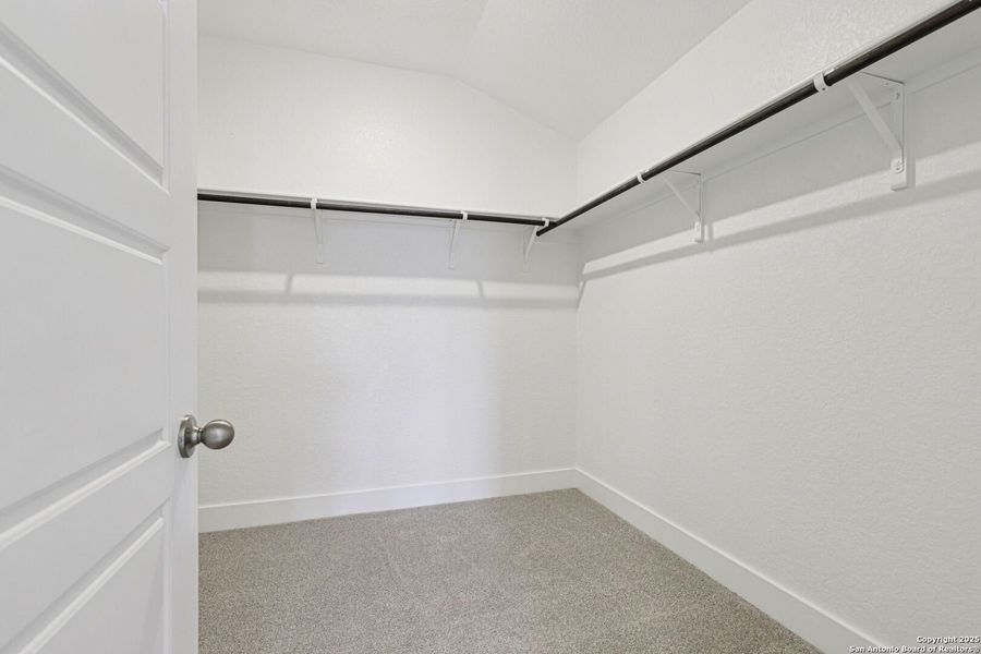 Spacious, unfurnished interior of a new home in Comanche Ridge, San Antonio (Image 19).