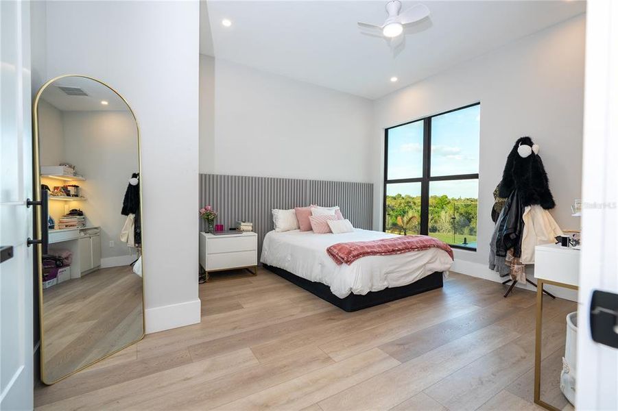 Furnished interior view inside a new home in , Montverde (Image 66).