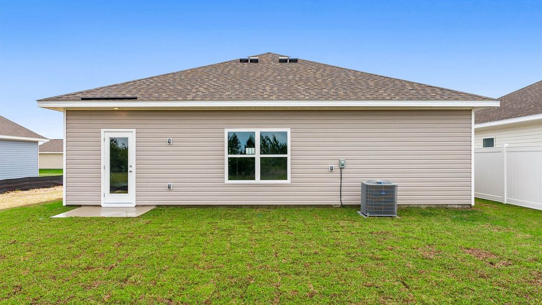 Exterior details and patio area of a home in Liberty, Panama City (Image 19).
