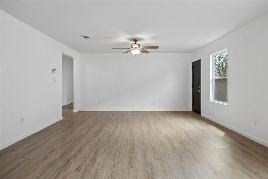 Spacious, unfurnished interior of a new home in , Dallas (Image 12).