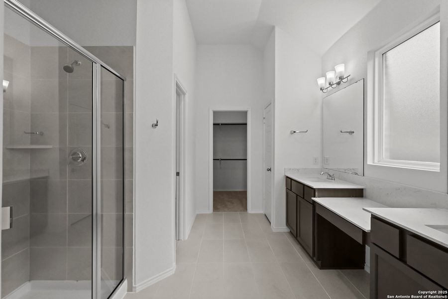 Furnished interior view inside a new home in Sunflower Ridge, New Braunfels (Image 12).