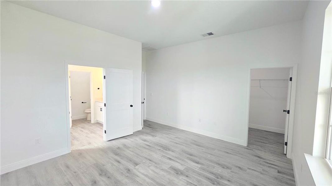 Spacious, unfurnished interior of a new home in , Ocala (Image 20).