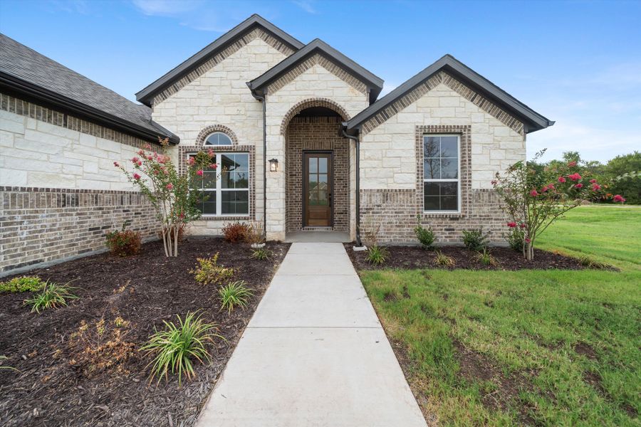 Front exterior of a new home in Vista Oaks Estates, Royse City, TX, highlighting curb appeal (Image 1).