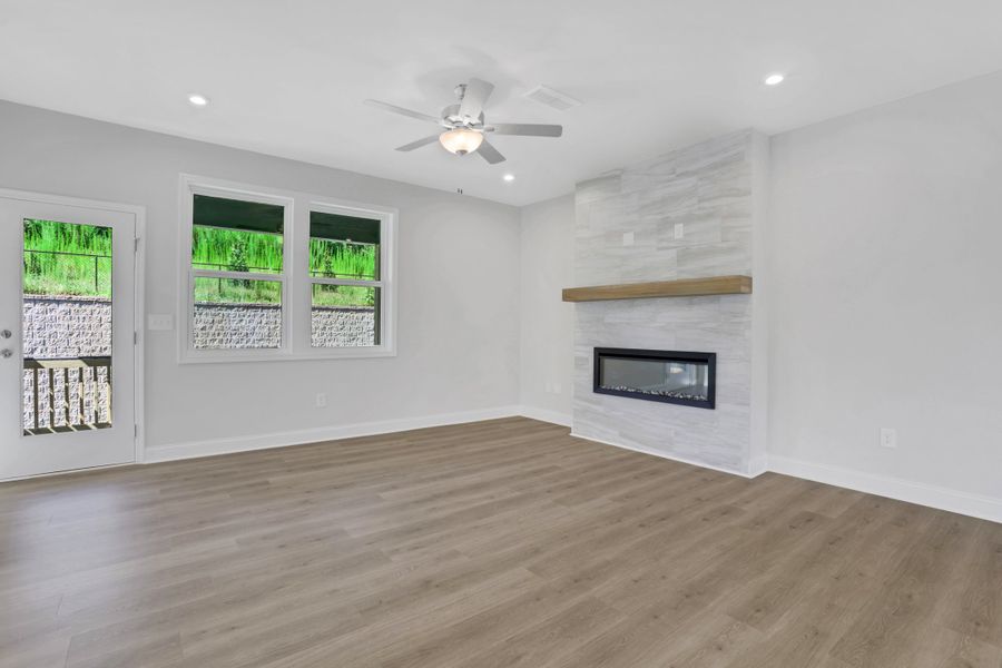 Spacious, unfurnished interior of a new home in Towne Village at Suwanee Dam, Sugar Hill (Image 22).