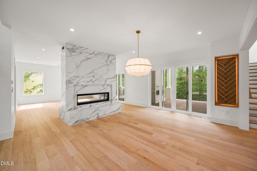 7 -2817 claremont rd, interior