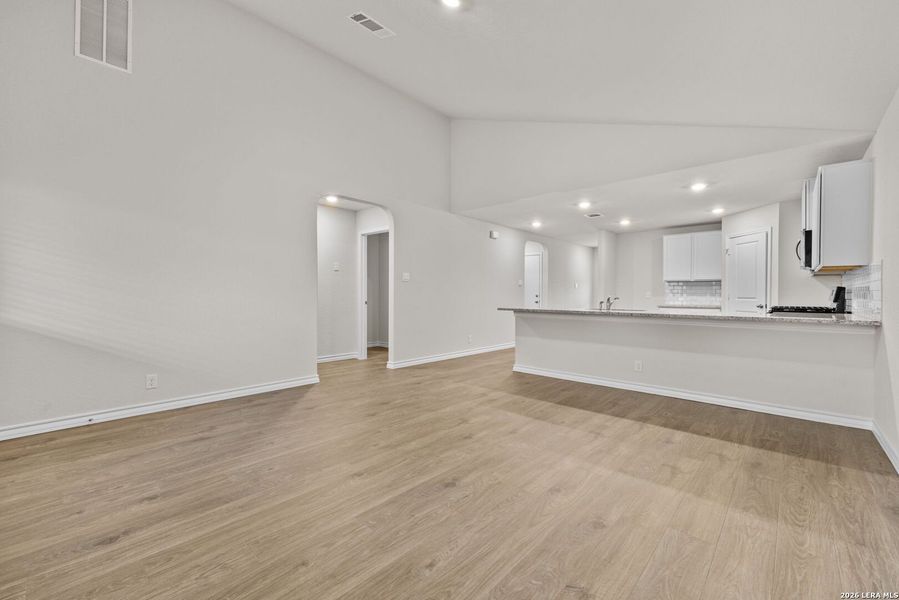 Spacious, unfurnished interior of a new home in Redbird Ranch, San Antonio (Image 16).