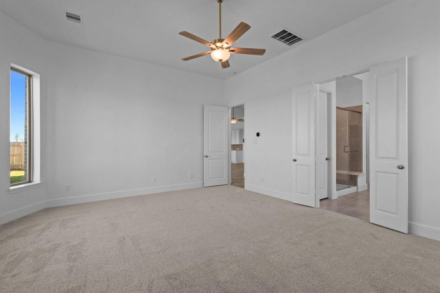 Spacious, unfurnished interior of a new home in Valencia 70', Manvel (Image 33).