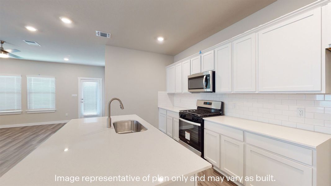 Furnished interior view inside a new home in Saratoga Crossing, Corpus Christi (Image 5).