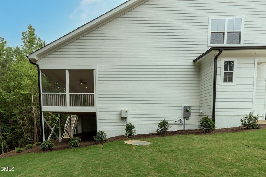 004_Side View 004_Side View