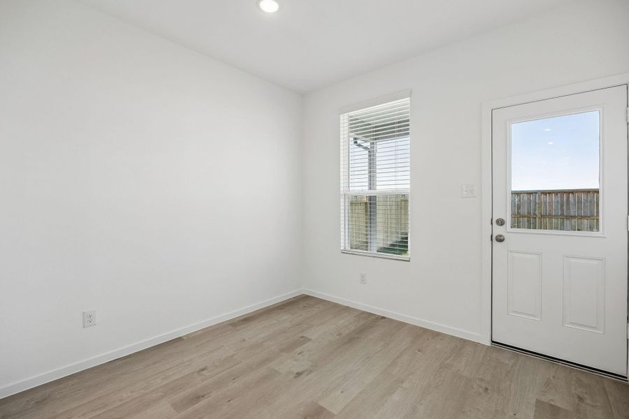 Spacious, unfurnished interior of a new home in Stokesbury, Waller (Image 26).