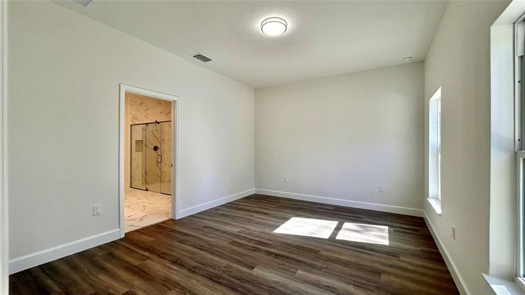 Spacious, unfurnished interior of a new home in , Ocala (Image 17).