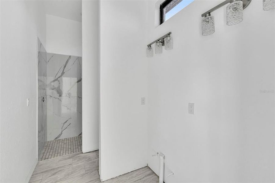 Spacious, unfurnished interior of a new home in , Port Charlotte (Image 20).