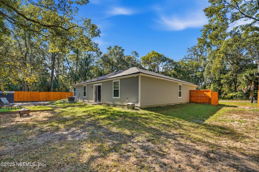 Exterior details and patio area of a home in , Jacksonville (Image 21). Exterior details and patio area of a home in , Jacksonville (Image 21).